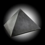 Šungit piramida 20cm #7471P1 (7)